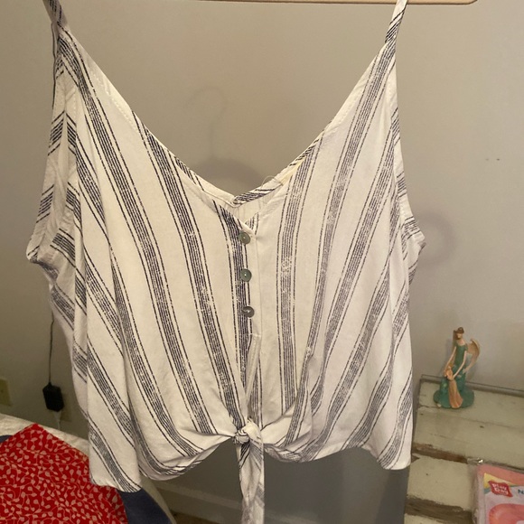Half button, tied tank top, great condition - Picture 1 of 2